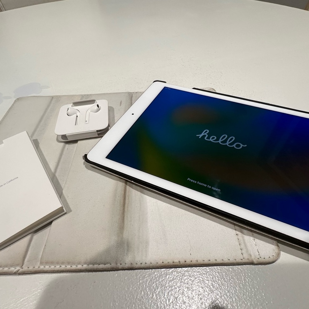 💞 APPLE IPAD PRO 9.7 WifI/Cellular Generation ? 2022 IN ROSE GOLD 💻💕